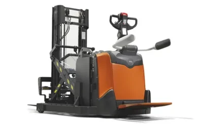BT Staxio 1.2t con plataforma y mástil retráctil